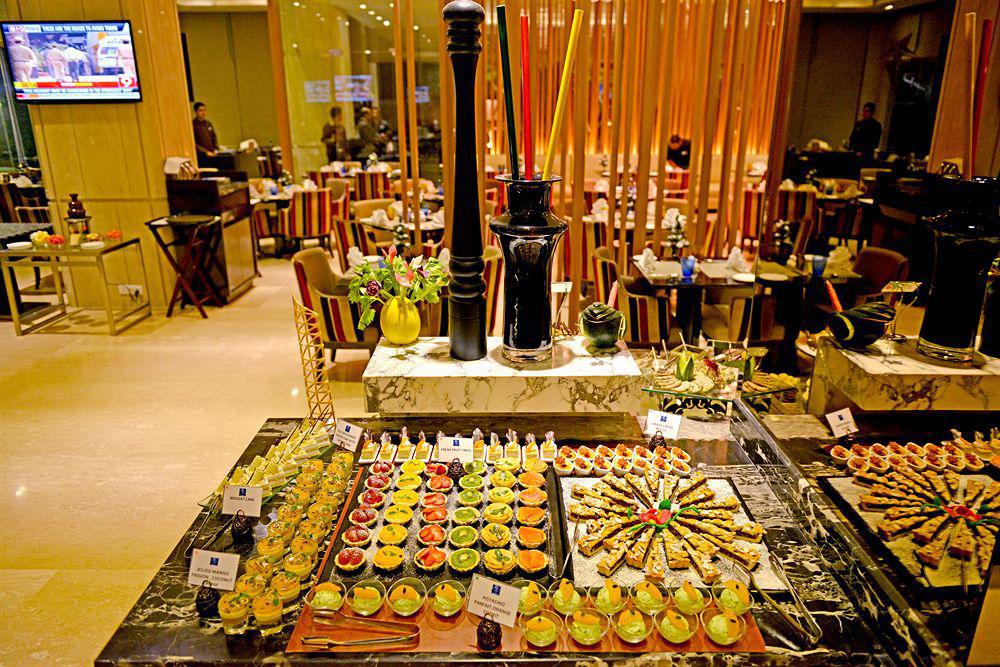 Radisson Blu Jaipur Hotel Restaurant foto